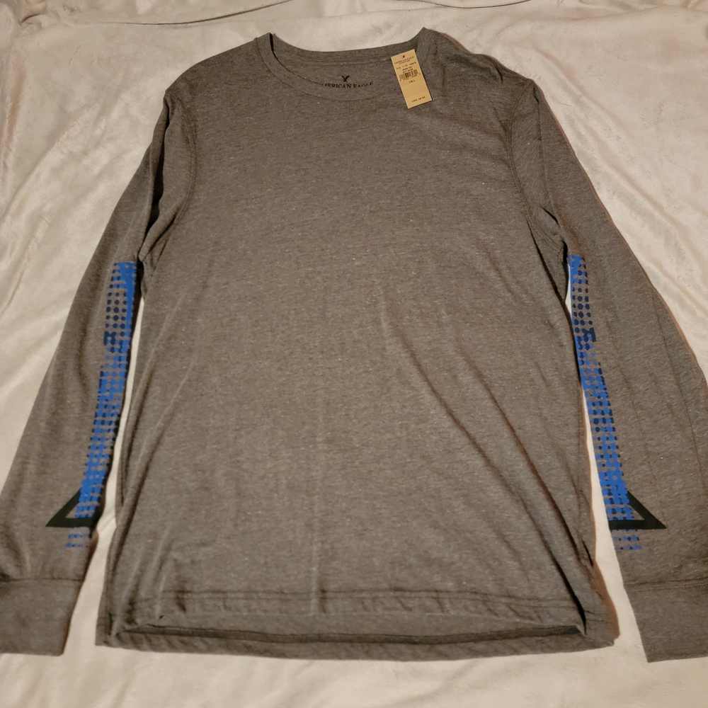 American Eagle Men's Graphic Long Sleeve Shirt